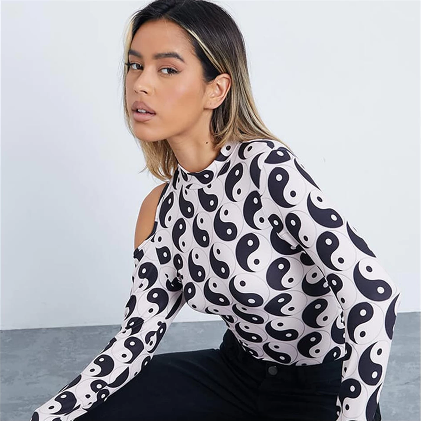 I Saw It First Yin Yang Print Cut Out Long Sleeved Bodysuit 7 I Saw It First Yin Yang Print Cut Out Long Sleeved Bodysuit - Image 5